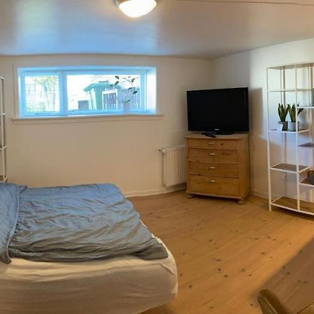 Vaerelse Med Eget Kokken Og Bad Apartment Esbjerg Luaran gambar