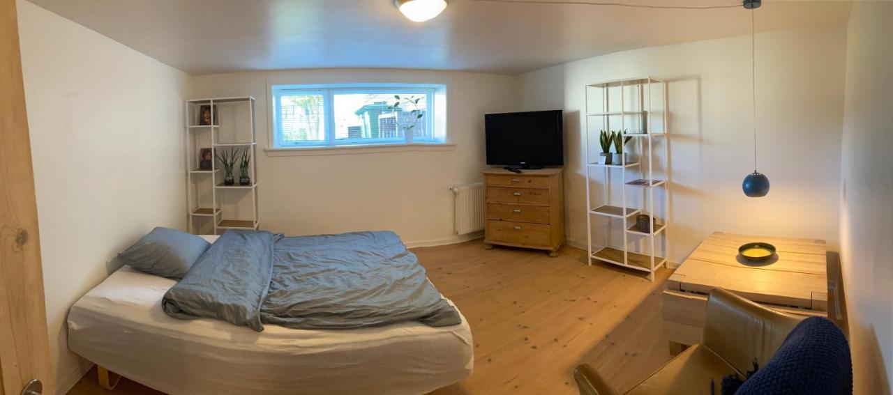 Vaerelse Med Eget Kokken Og Bad Apartment Esbjerg Luaran gambar