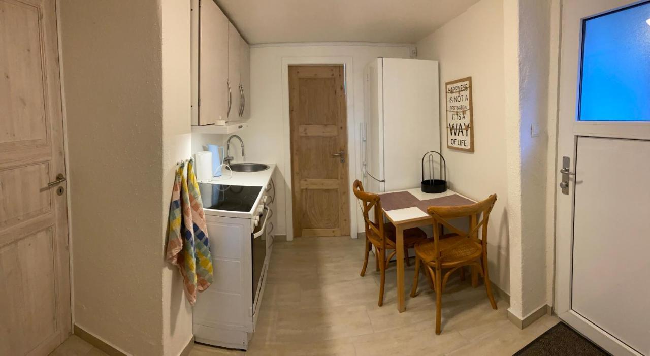 Vaerelse Med Eget Kokken Og Bad Apartment Esbjerg Luaran gambar